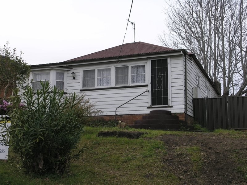 8 Keira Street, Mount Keira NSW 2500