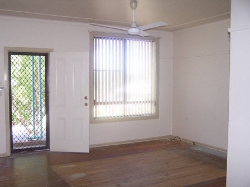 20 Tresnan Street, Unanderra NSW 2526