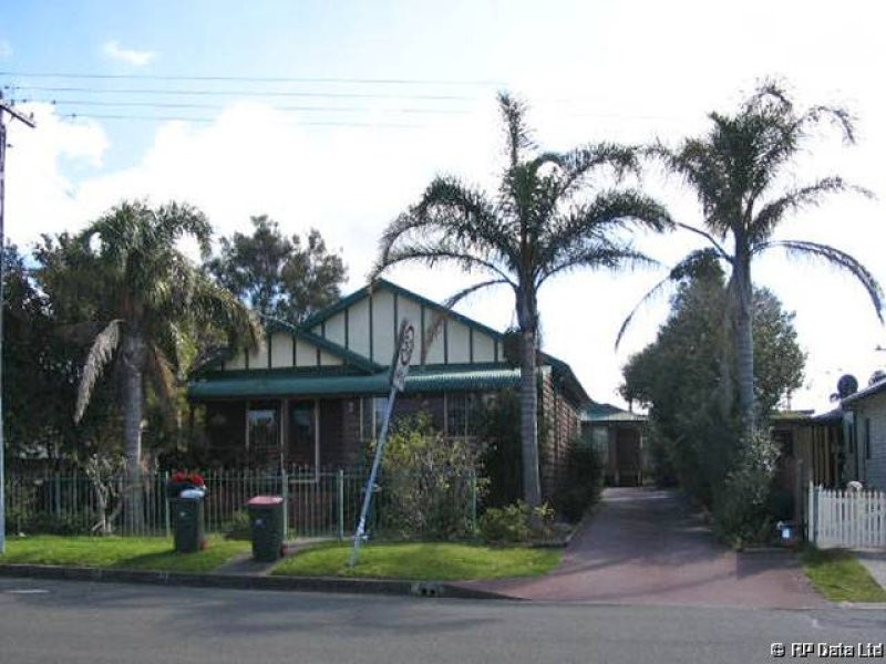, 32 Station Street, Corrimal NSW 2518
