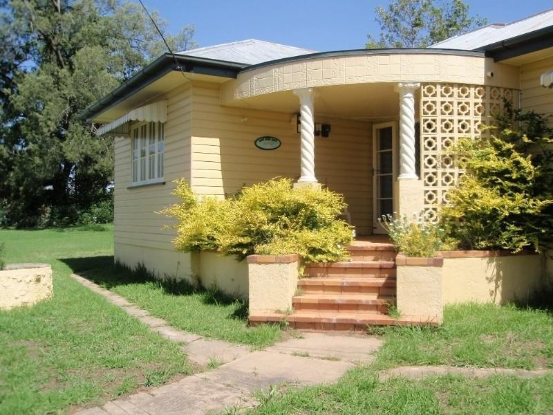2 Mogridge Street, Warwick QLD 4370