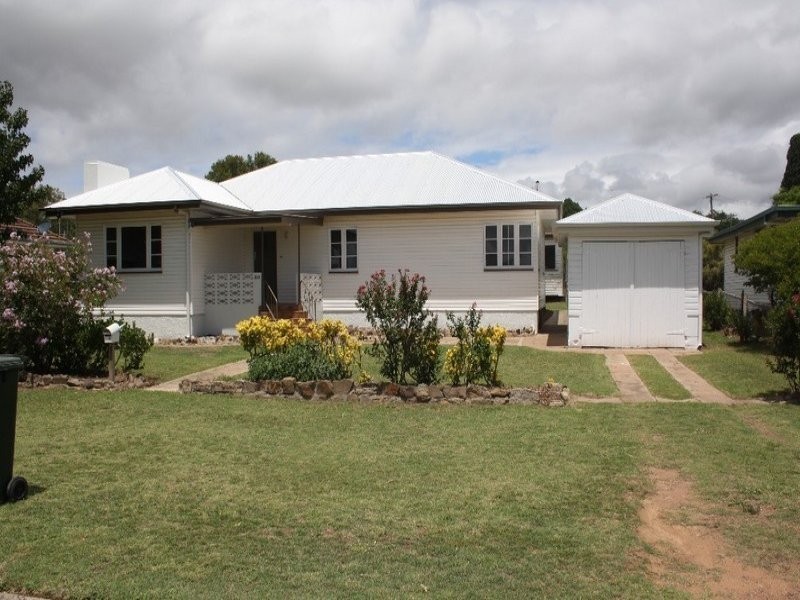 130 Pratten Street, Warwick QLD 4370