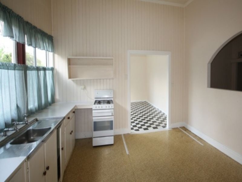 16 Rowland Street, Warwick QLD 4370