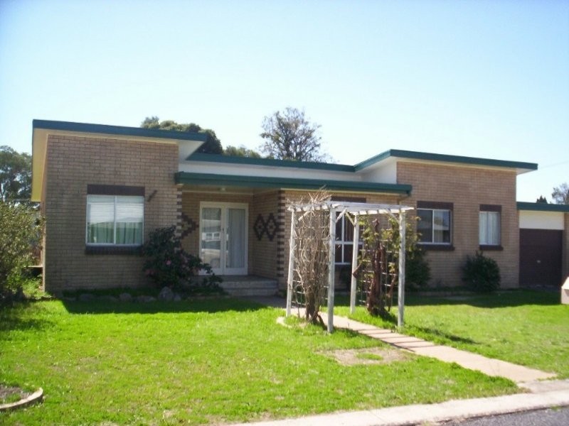 3 Edward Str, Warwick QLD 4370