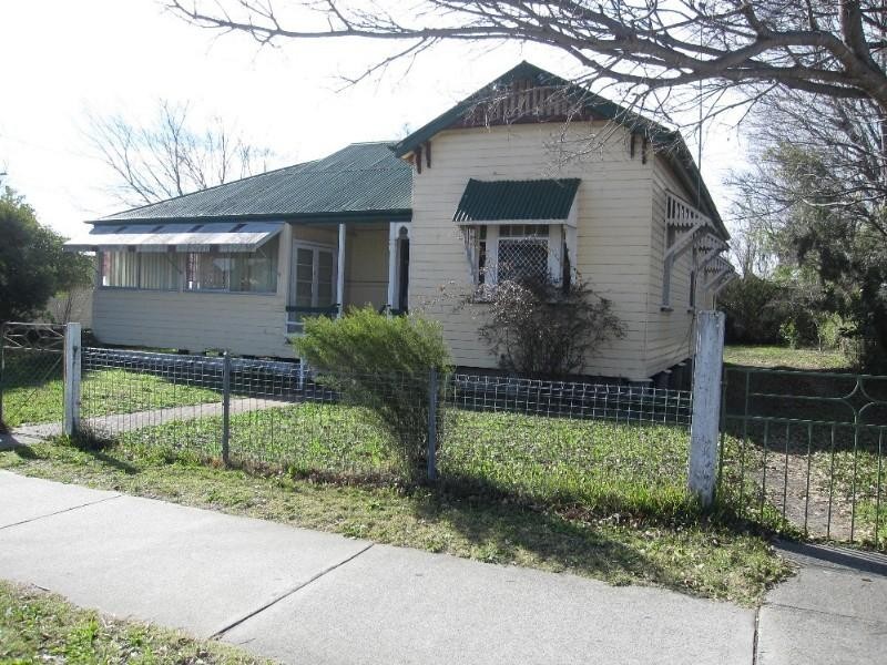 54 Guy Street, Warwick QLD 4370