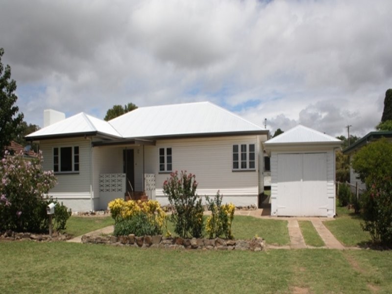 130 Pratten Street, Warwick QLD 4370