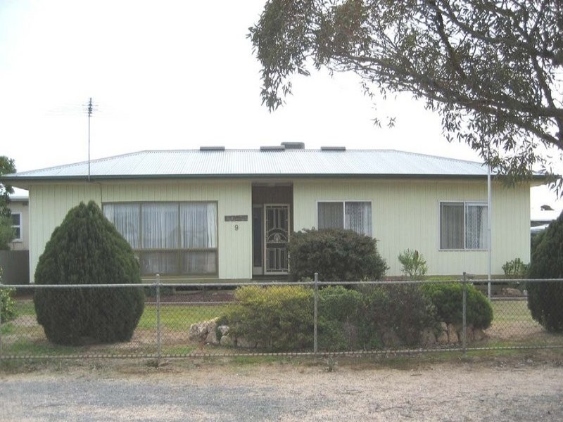 9 Cumberland Road, Port Clinton SA 5570