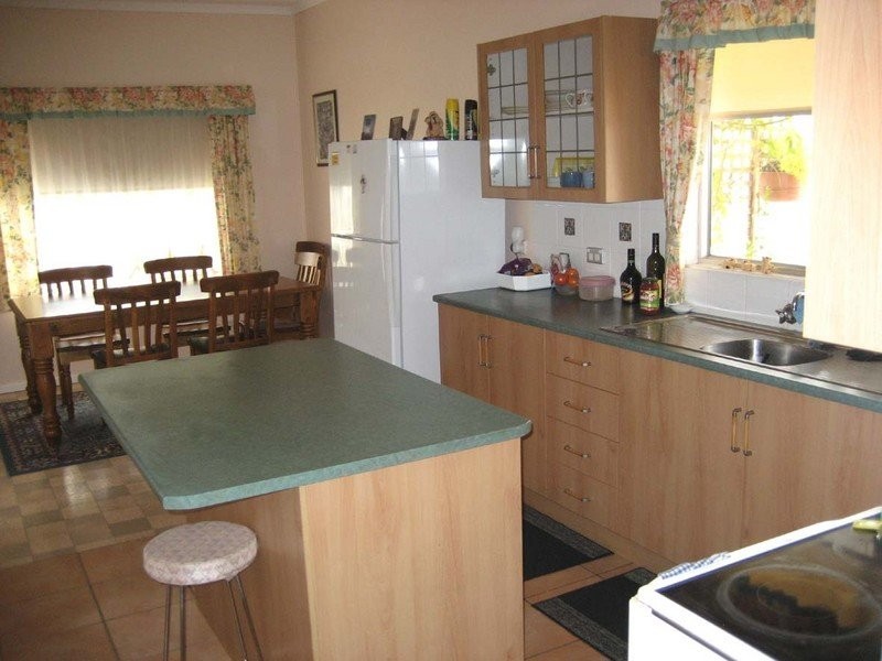 9 Cumberland Road, Port Clinton SA 5570