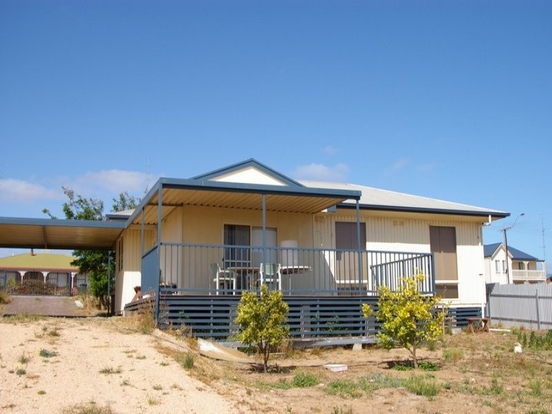 17 Calstock Street, Moonta Bay SA 5558
