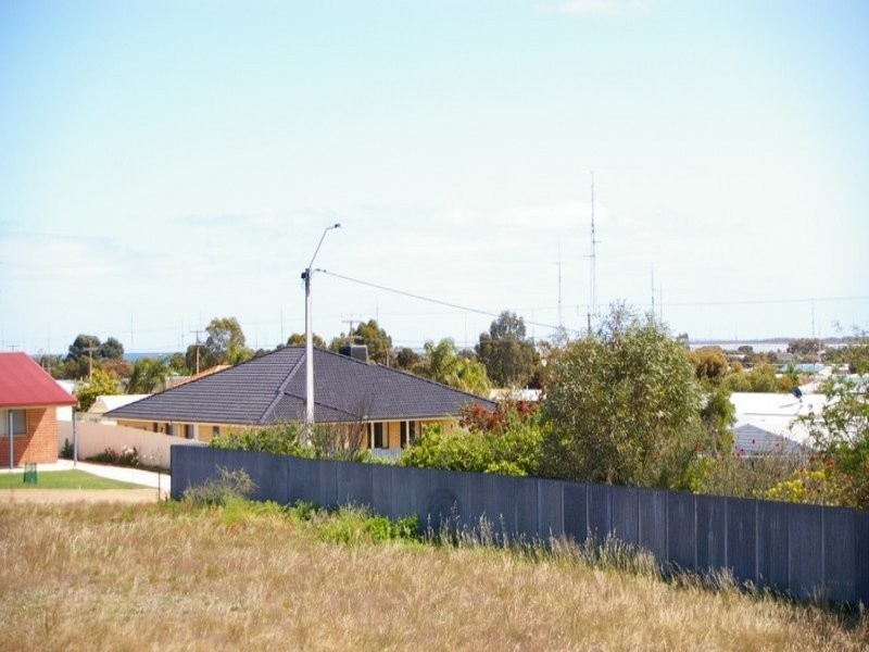17 Calstock Street, Moonta Bay SA 5558