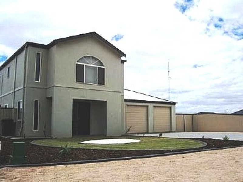 13 Hazel Street, Moonta Bay SA 5558