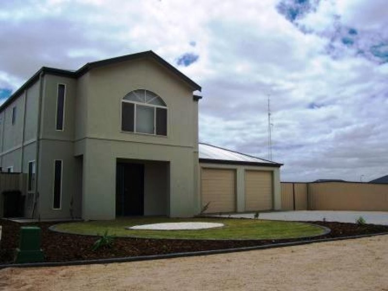13 Hazel Street, Moonta Bay SA 5558