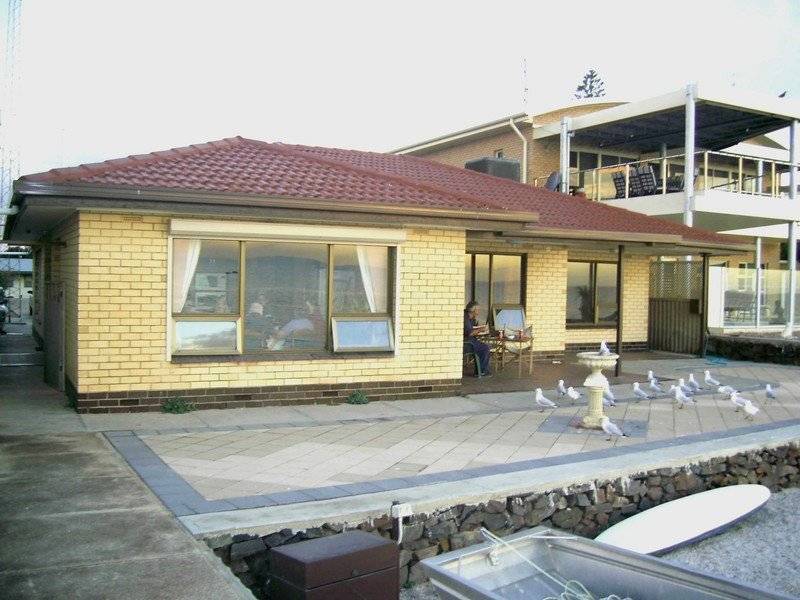 9 Trelawney St, Moonta Bay SA 5558