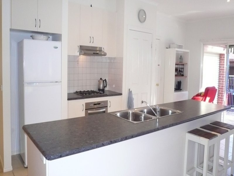 8 Lochgreen View, Cranbourne VIC 3977