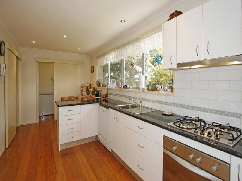 8 Wolsley Avenue, Frankston VIC 3199