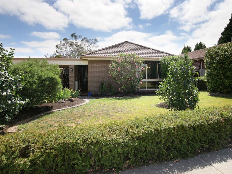 15 Bush Court, Langwarrin VIC 3910