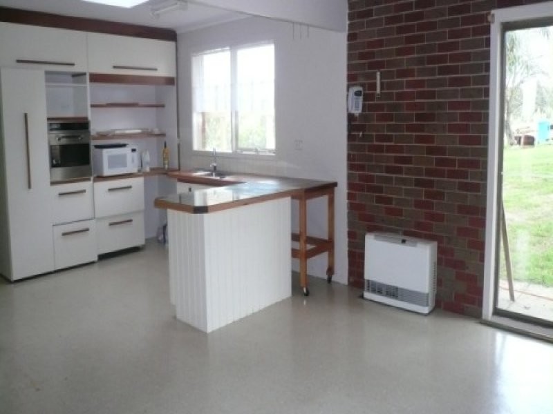 590 Frankston Cranbourne Road, Cranbourne South VIC 3977