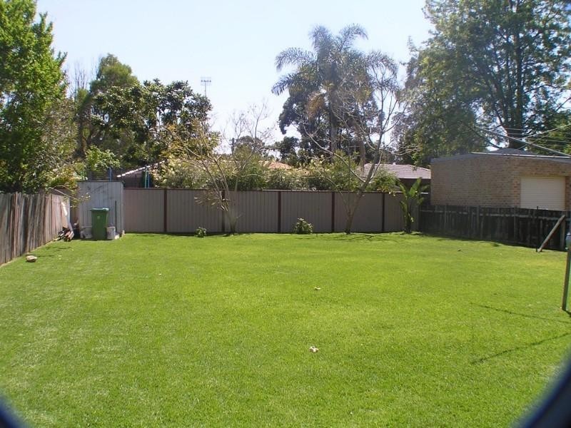 9 Windsor Rd, Berkeley Vale NSW 2261