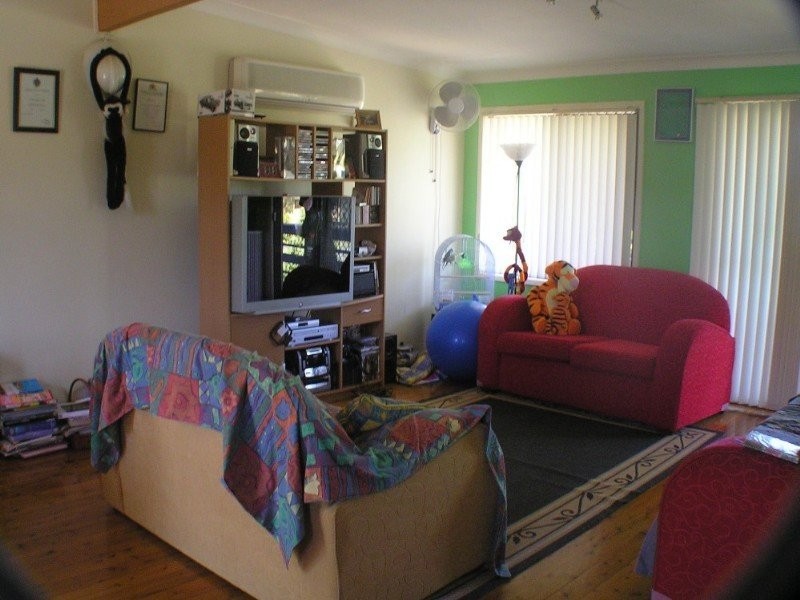 9 Windsor Rd, Berkeley Vale NSW 2261