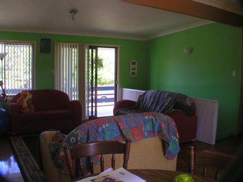 9 Windsor Rd, Berkeley Vale NSW 2261