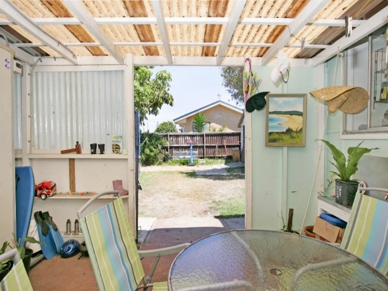 73 Bay Rd, Blue Bay NSW 2261