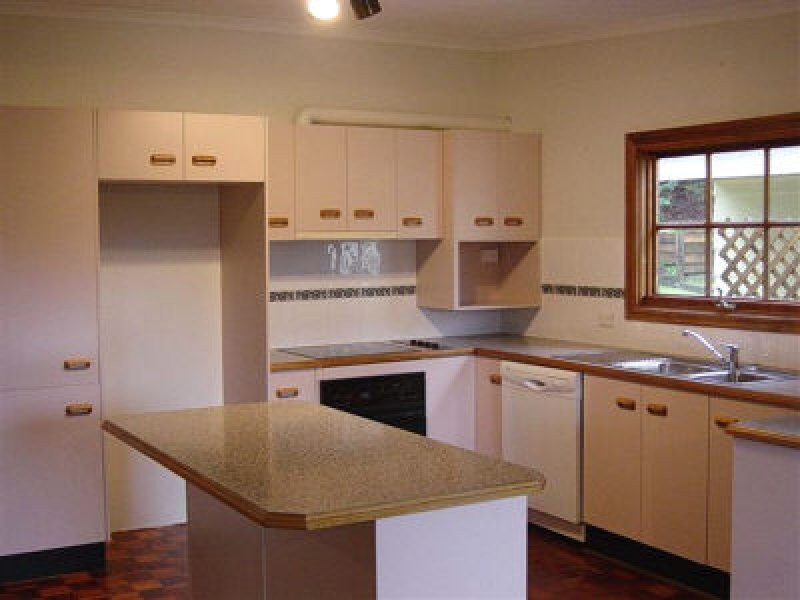 42 Shannon Parade, Berkeley Vale NSW 2261