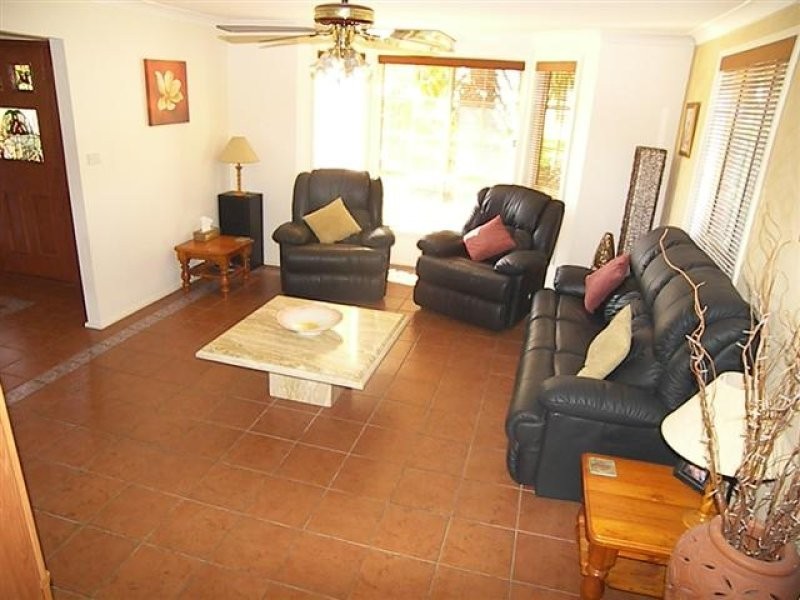 15 Carlon Crescent, Farmborough Heights NSW 2526