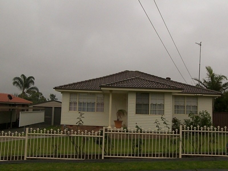 8 Alcoomie Crescent, Dapto NSW 2530