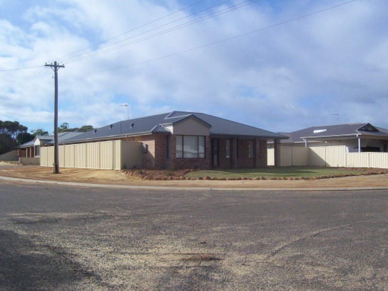 8 Forrest Way, Hopetoun WA 6348