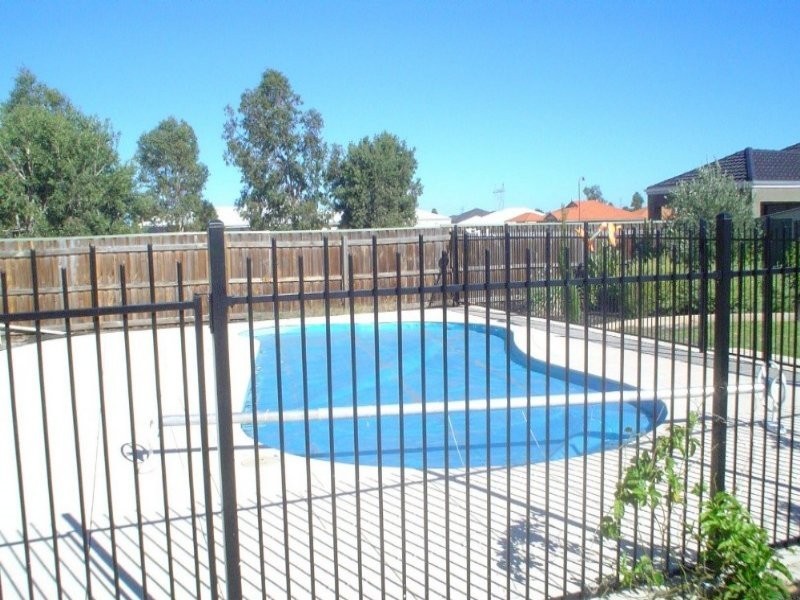 49 Midsummer Circle, Pinjarra WA 6208