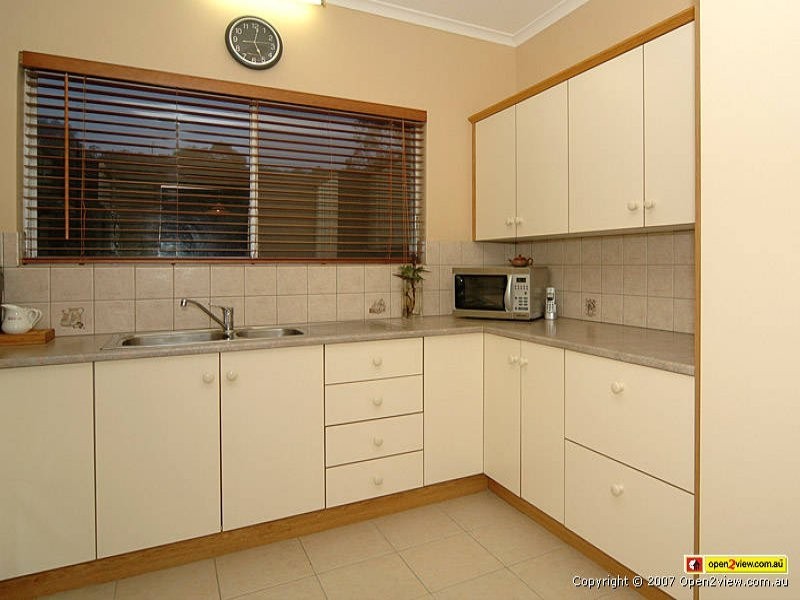 6 Dennis Grove, Vista SA 5091