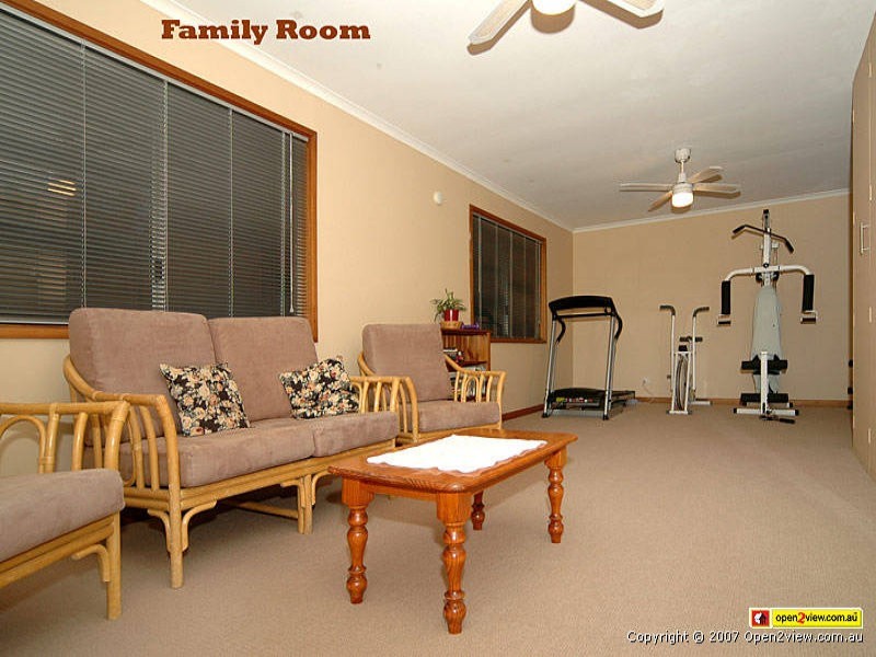 6 Dennis Grove, Vista SA 5091