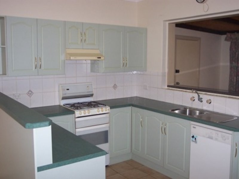 12 Heather Drive, Para Vista SA 5093