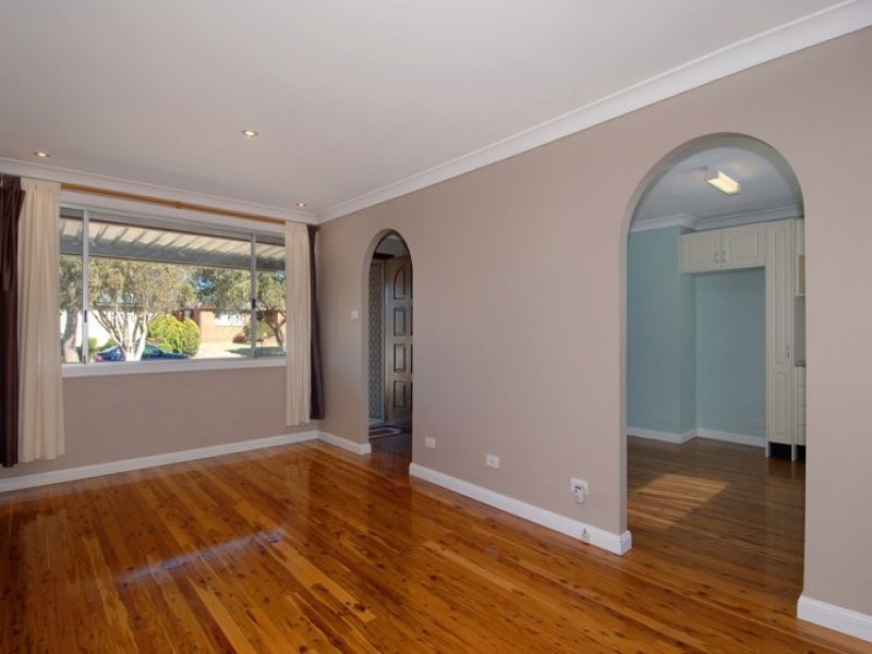 61 Wayne Street. OPEN HOME SAT 5TH JULY 12:00 TO 12:30PM, Dean Park NSW 2761