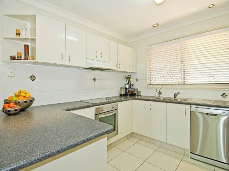 5 Eira Crescent, Edens Landing QLD 4207