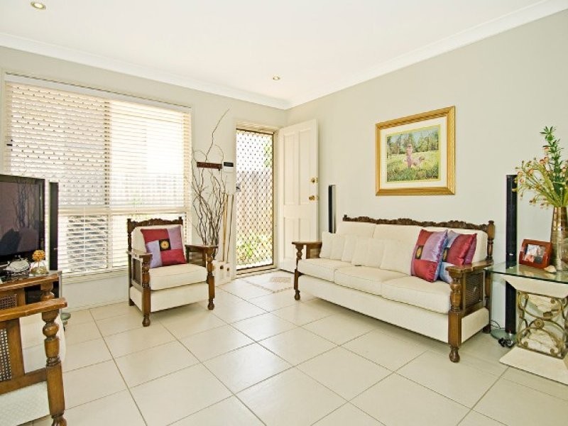 5 Eira Crescent, Edens Landing QLD 4207