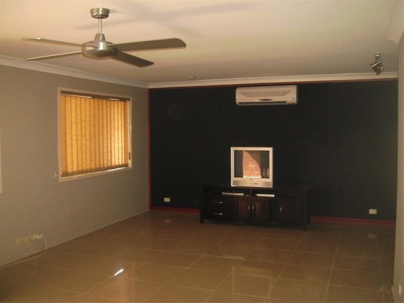 15 Bursaria Street, Crestmead QLD 4132