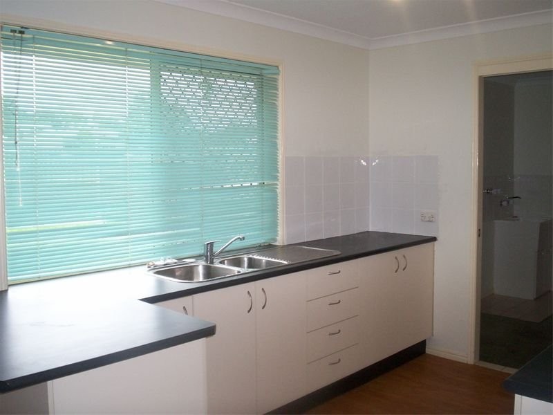 16 CHERRY TREE PLACE, Waterford West QLD 4133