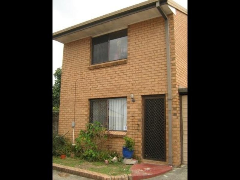 3/2 Cognac Crt, Kingston QLD 4114