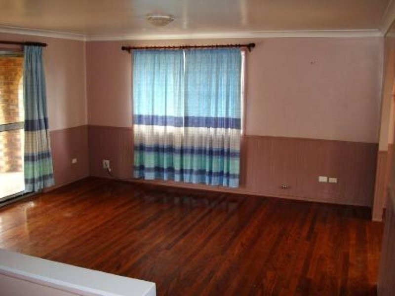 11 Seaton Street, Hillcrest QLD 4118