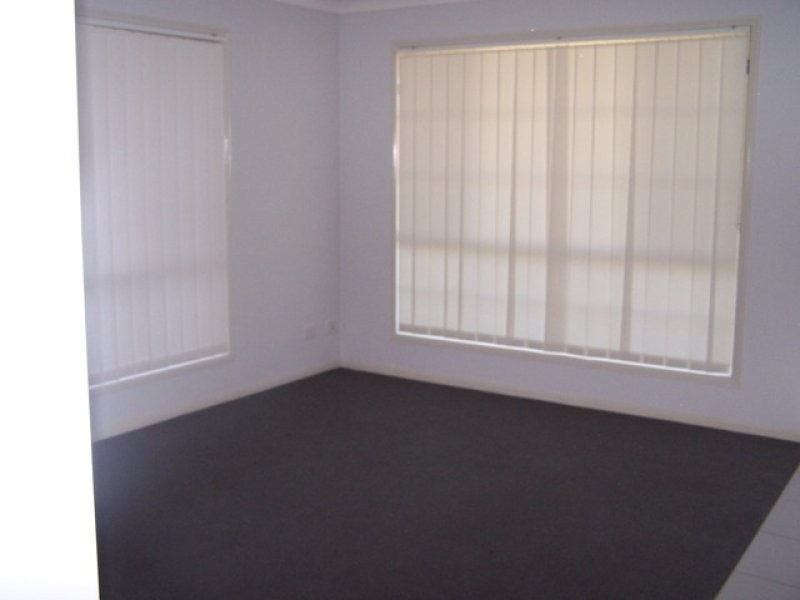 , 31 Woodlands Boulevard, Waterford QLD 4133