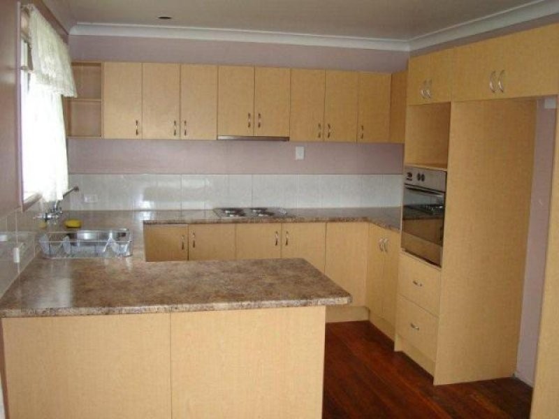 11 Seaton Street, Hillcrest QLD 4118