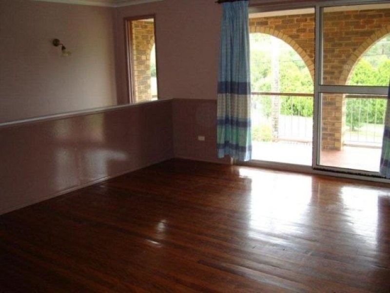 11 Seaton Street, Hillcrest QLD 4118