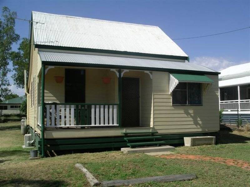 16 Hoffman St, Roma QLD 4455