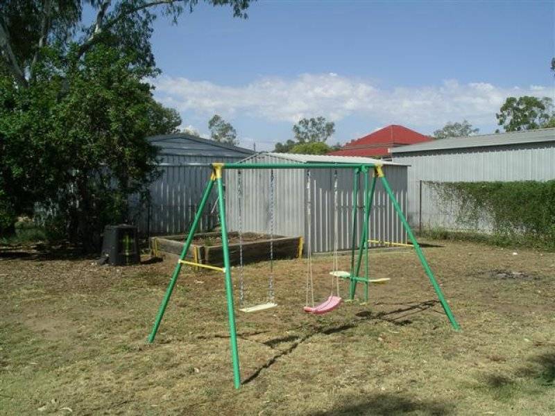 16 Hoffman St, Roma QLD 4455