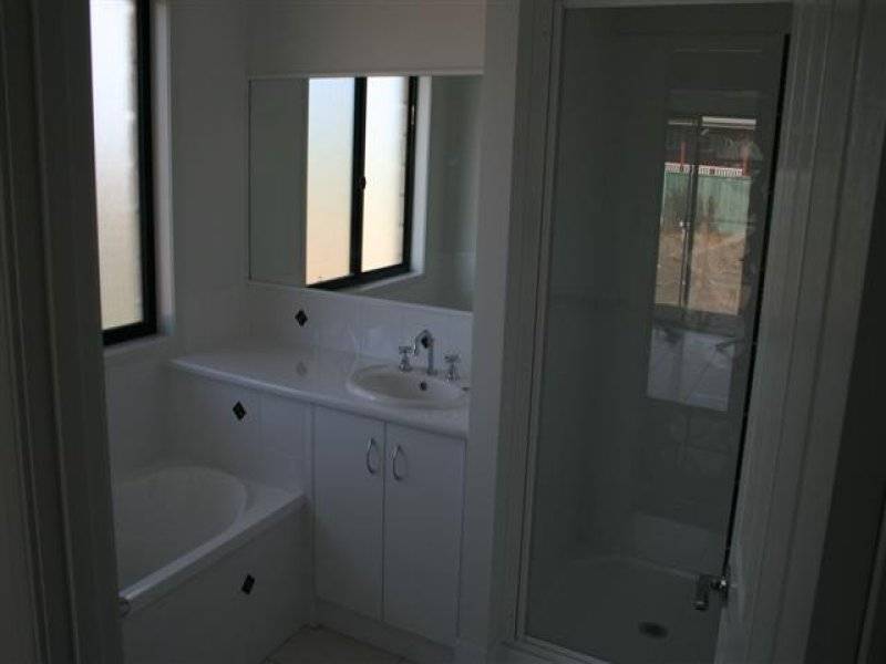 124 Bowen St, Roma QLD 4455