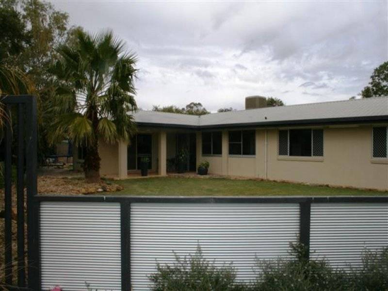 24 Howard St, Roma QLD 4455