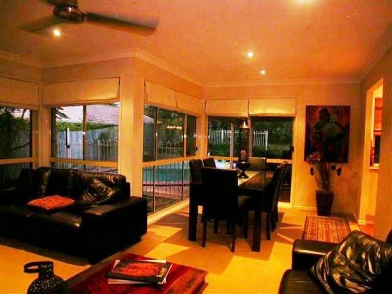 14 Edgeworth Place, Helensvale QLD 4212