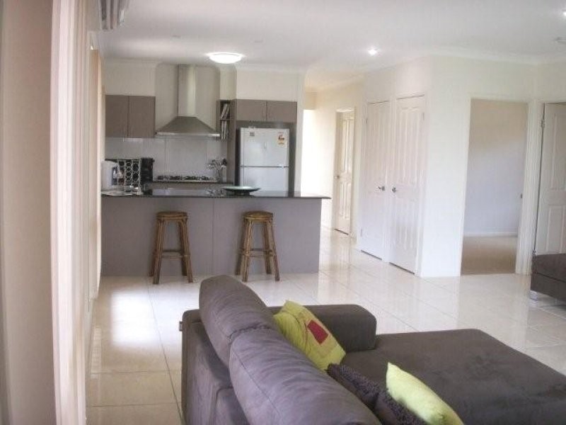 8 Cranberrie Crescent, Pimpama QLD 4209
