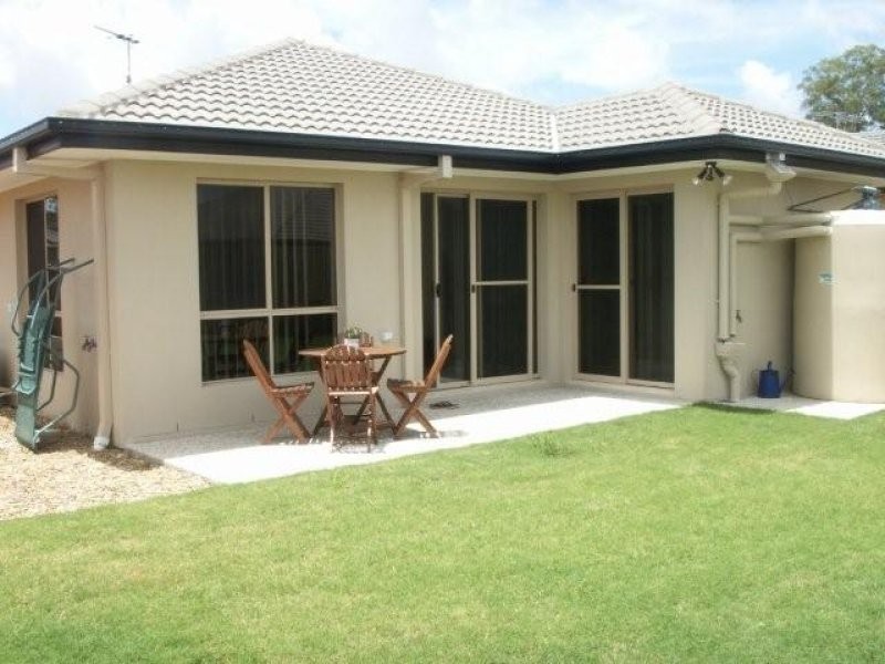 8 Cranberrie Crescent, Pimpama QLD 4209
