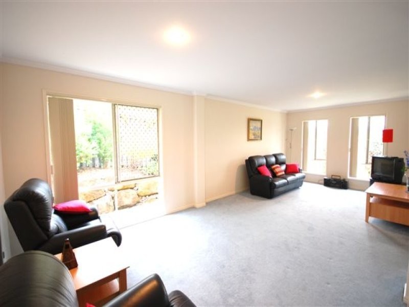 6 Maui Crescent, Oxenford QLD 4210